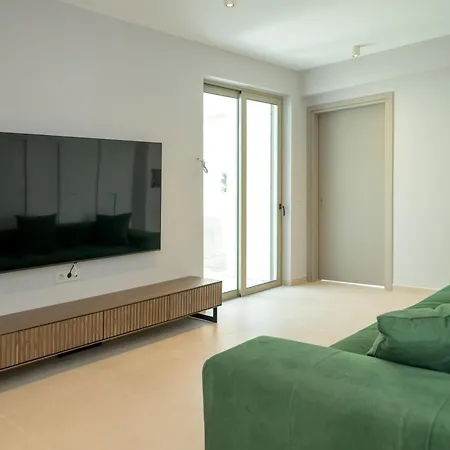 Villa Blue Breeze Nikiana