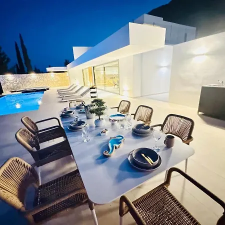 Villa Blue Breeze Nikiana